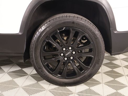 Used 2023 GMC Acadia SLT w/ Elevation Edition FWD image 18