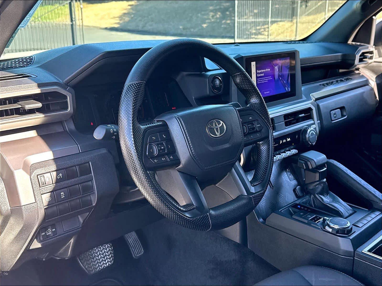 Used 2025 Toyota Tacoma SR5 AWD/4WD image 17