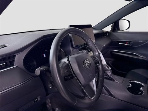 Certified 2023 Toyota Venza Nightshade image 9