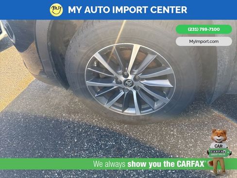 Used 2018 Toyota Highlander XLE AWD/4WD image 6