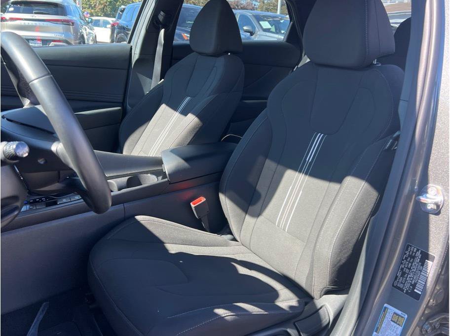Used 2025 Hyundai Elantra SEL FWD image 8