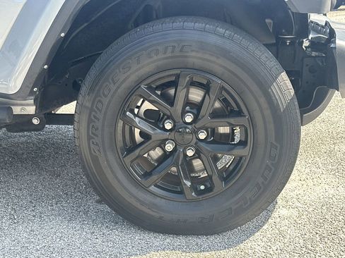 Used 2022 Jeep Gladiator Sport AWD/4WD image 13