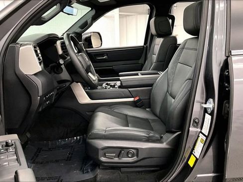 Used 2025 Toyota Tundra Limited AWD/4WD image 25