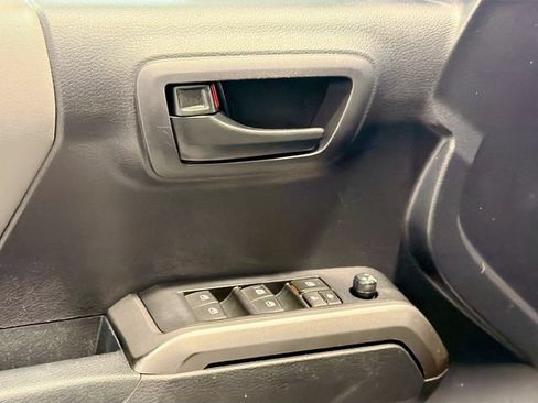 Certified 2019 Toyota Tacoma SR5 AWD/4WD image 15