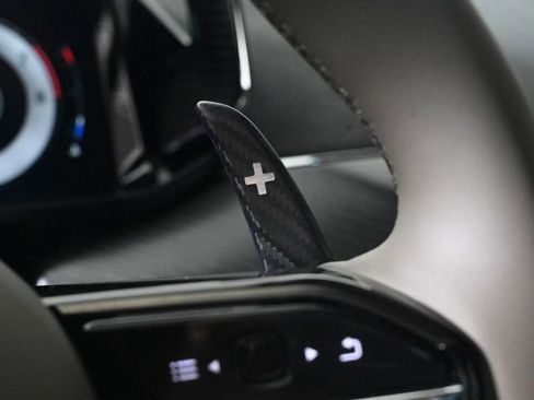 Used 2025 Aston Martin Vanquish image 24