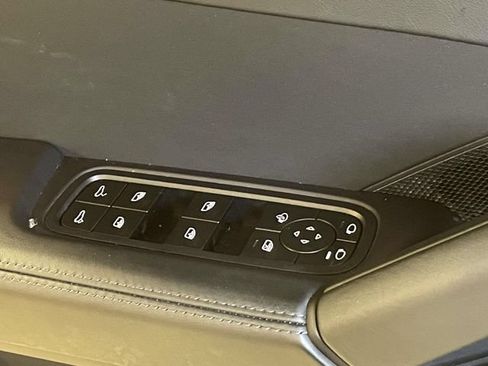 Certified 2025 Porsche Cayenne GTS AWD/4WD image 38