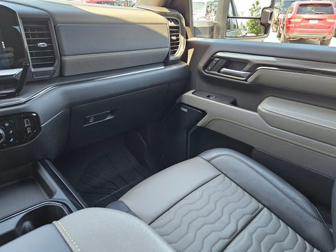 Used 2025 Chevrolet Silverado 2500 ZR2 w/ Technology Package AWD/4WD image 11