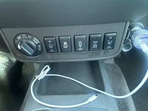 Used 2016 Nissan Frontier PRO-4X w/ Pro-4x Luxury Package AWD/4WD image 22