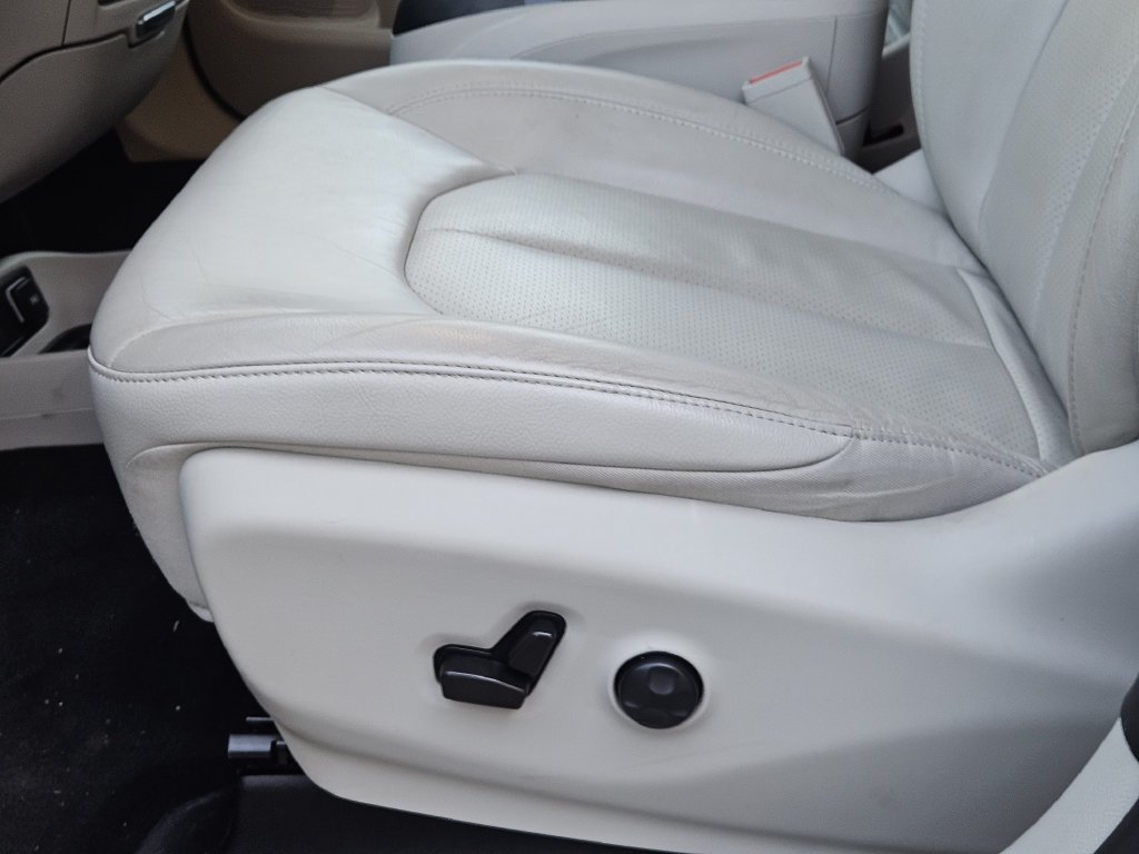Used 2021 Chrysler Pacifica Touring-L FWD image 17