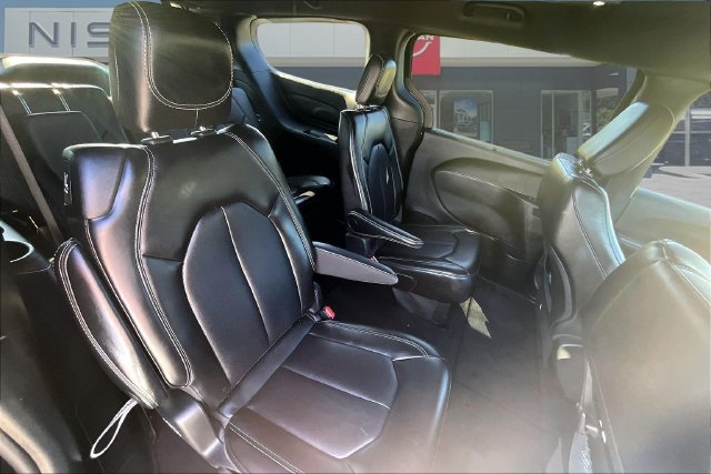 Used 2025 Chrysler Pacifica Select FWD image 25