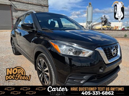 Used 2019 Nissan Kicks SV FWD image 1