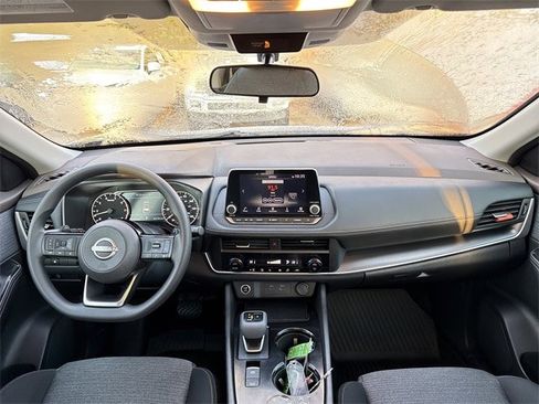 Used 2023 Nissan Rogue SV image 21