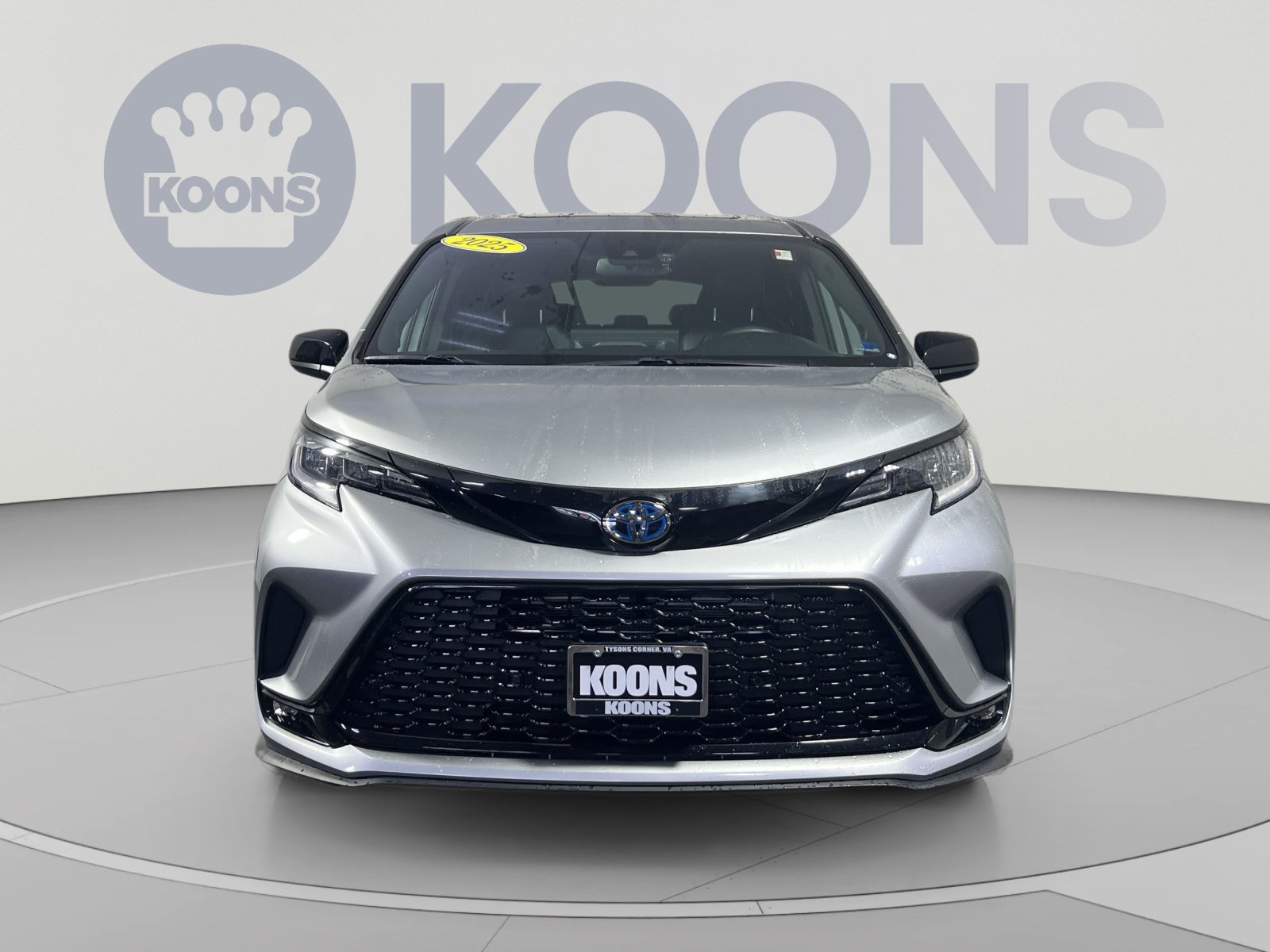 Used 2025 Toyota Sienna XSE w/ XSE Plus Package AWD/4WD image 11