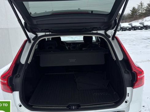 Used 2023 Volvo XC60 B5 Core image 8