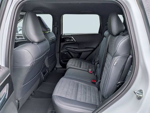 New 2026 Mitsubishi Outlander LE FWD image 12