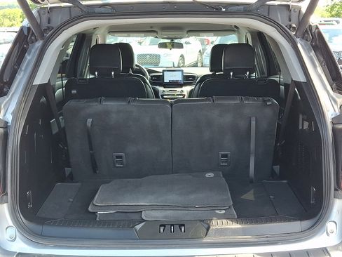 Used 2020 Ford Explorer XLT w/ Equipment Group 202A AWD/4WD image 30