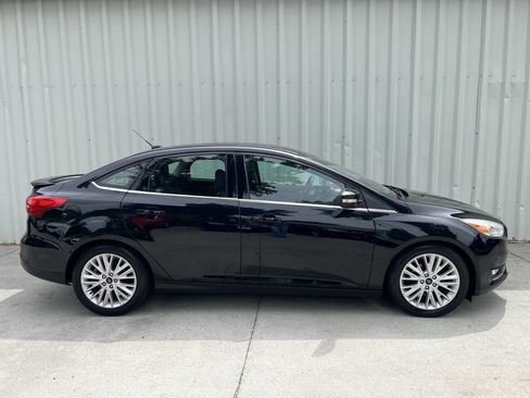 Used 2017 Ford Focus Titanium w/ Titanium Technology Package FWD image 2
