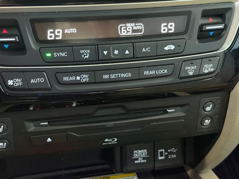 Used 2022 Honda Pilot Elite image 25