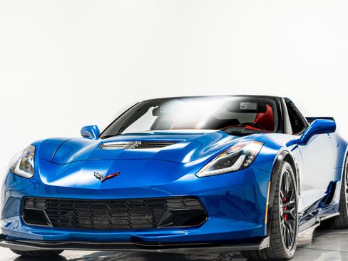 Used 2015 Chevrolet Corvette Z06 w/ 3LZ Preferred Equipment Group image 5