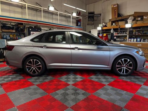 Used 2023 Volkswagen Jetta Sport image 8