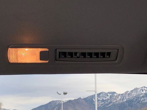 Used 2025 Toyota Sienna XLE image 27