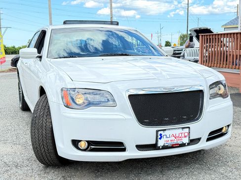 Used 2013 Chrysler 300 S image 91