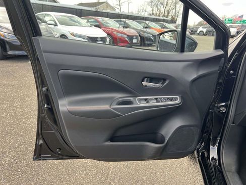 Certified 2025 Nissan Versa SR image 16