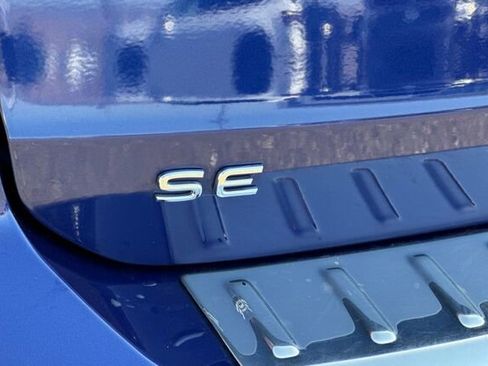 Certified 2022 Volkswagen Taos SE w/ Panoramic Sunroof Package image 25
