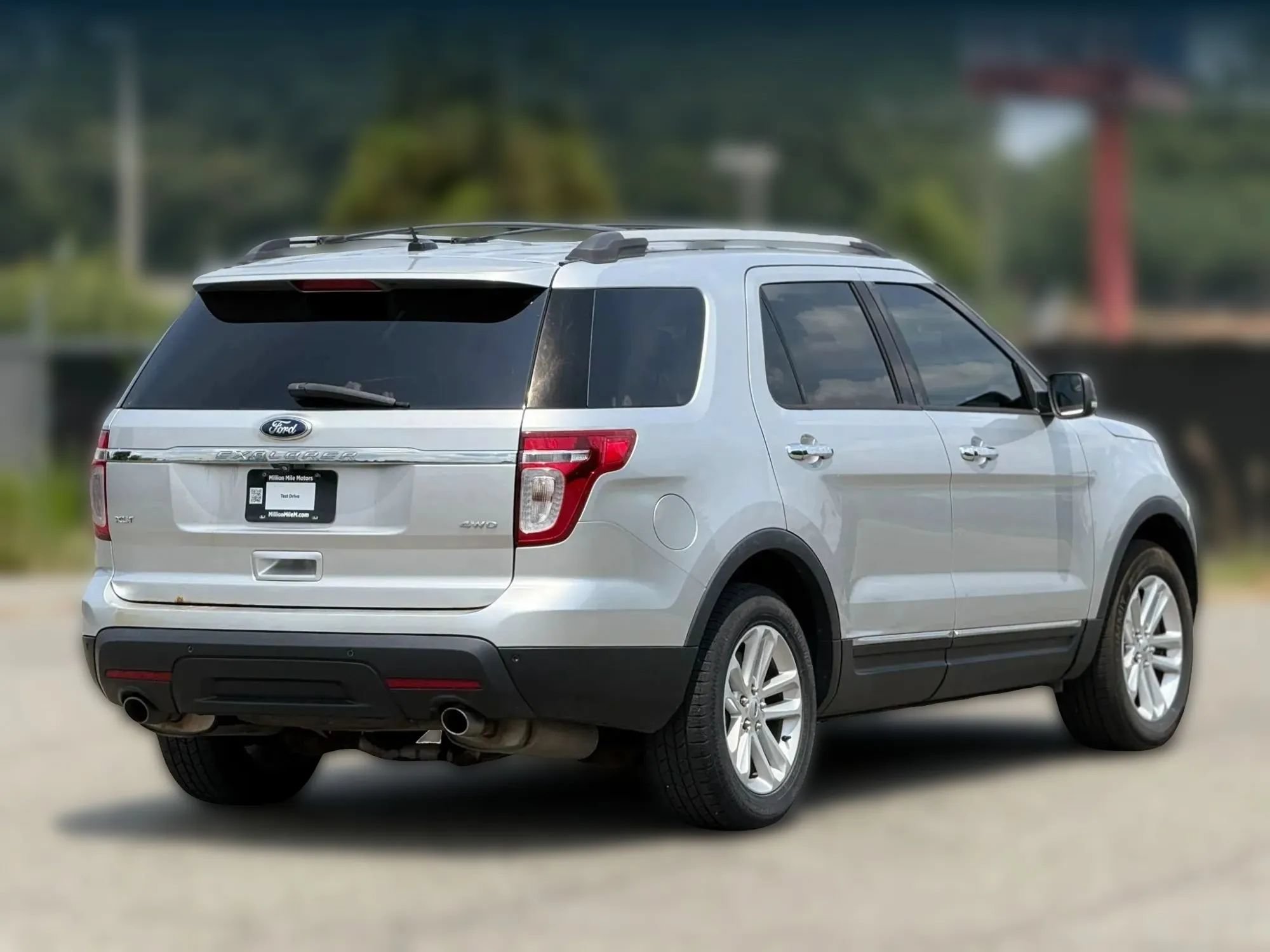 Used 2015 Ford Explorer XLT w/ Equipment Group 201A AWD/4WD image 9