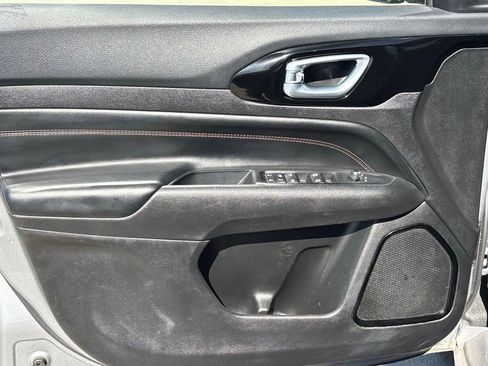 Used 2023 Jeep Compass Limited image 11