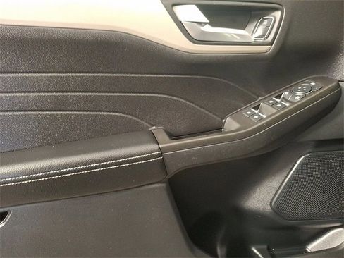 Used 2021 Ford Escape SE image 15