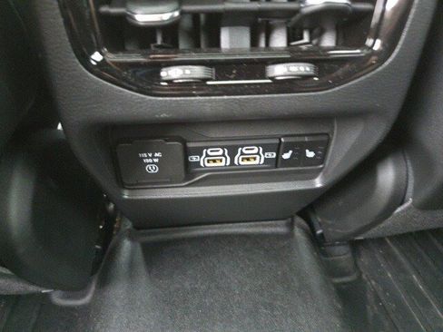 Used 2025 Jeep Grand Cherokee Limited w/ Luxury Tech Group II image 10