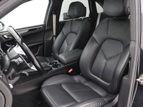 Used 2018 Porsche Macan image 16