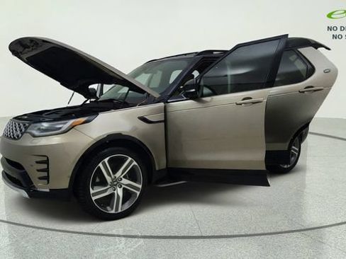 Used 2024 Land Rover Discovery Metropolitan Edition AWD/4WD image 14
