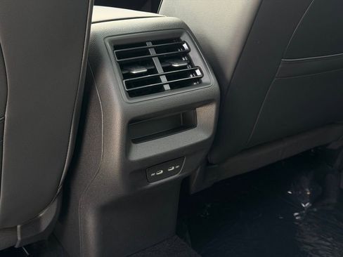 New 2026 Volkswagen Tiguan SE image 28