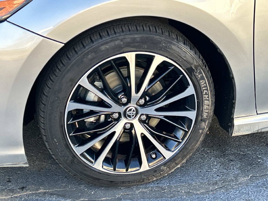 Used 2018 Toyota Camry SE FWD image 11