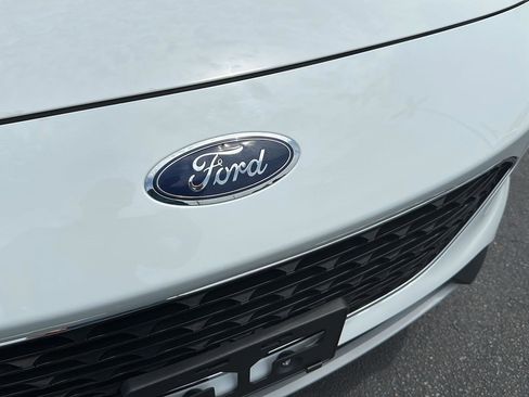 Used 2021 Ford Escape SEL image 10