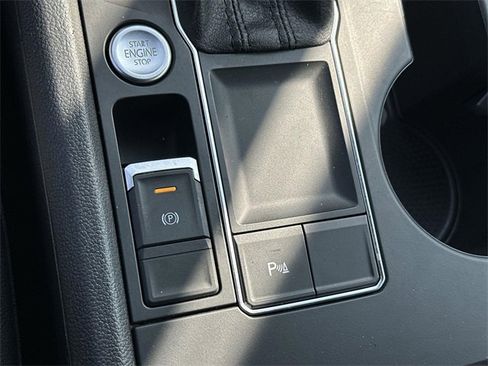 Used 2020 Volkswagen Atlas Cross Sport SE w/ Panoramic Sunroof Package image 39