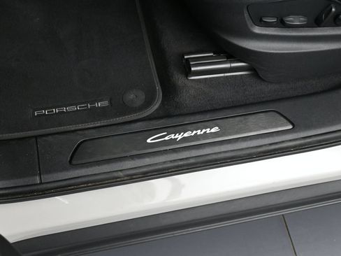 Certified 2026 Porsche Cayenne E-Hybrid AWD/4WD image 16