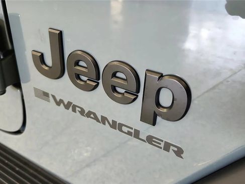 Used 2025 Jeep Wrangler Sport AWD/4WD image 17
