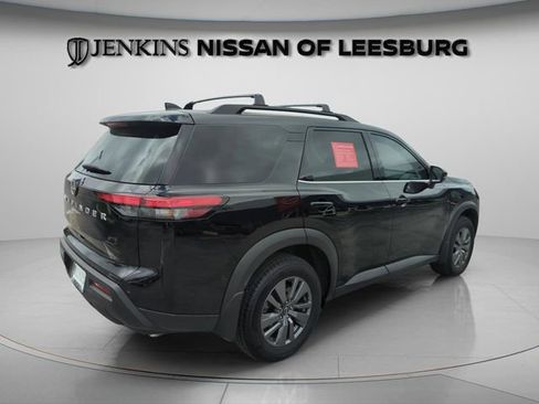 Certified 2025 Nissan Pathfinder SV image 6