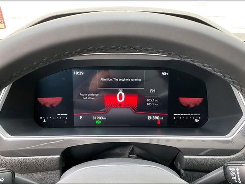 Certified 2022 Volkswagen Tiguan SE R-Line image 20