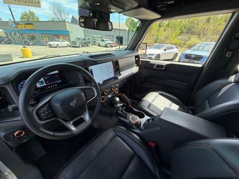 Used 2024 Ford Bronco Badlands AWD/4WD image 9