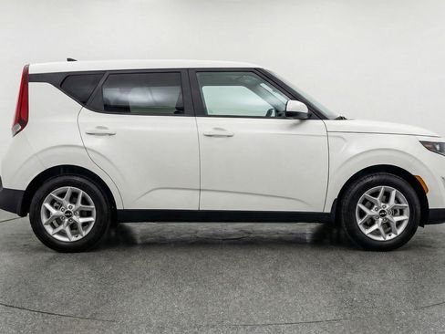 Used 2025 Kia Soul LX w/ LX Technology Package image 11