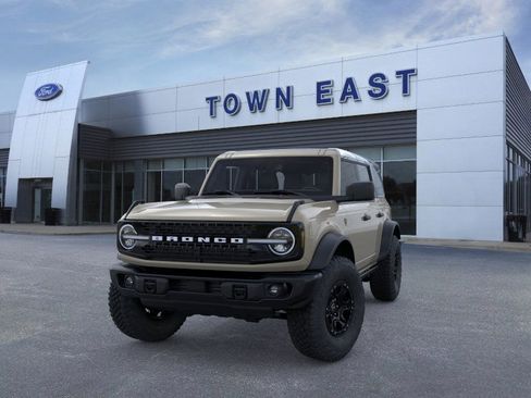 New 2026 Ford Bronco Badlands image 2