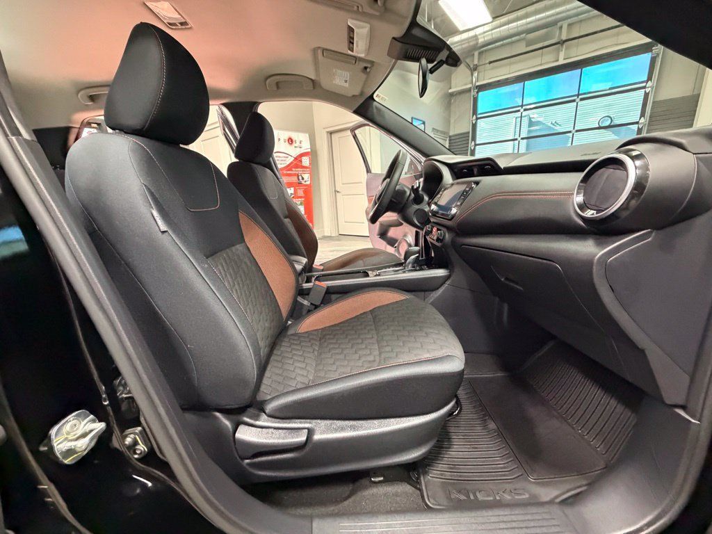 Used 2023 Nissan Kicks SR FWD image 40
