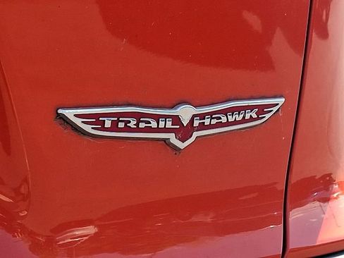 Used 2021 Jeep Cherokee Trailhawk w/ Technology Group AWD/4WD image 10