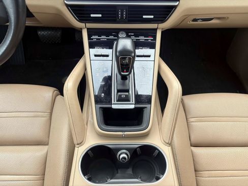 Used 2022 Porsche Cayenne Platinum Edition AWD/4WD image 18