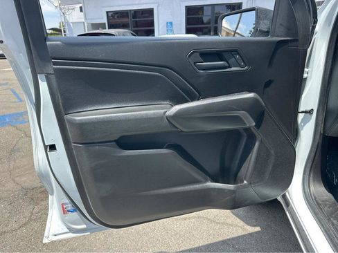 Used 2025 Chevrolet Colorado W/T AWD/4WD image 15