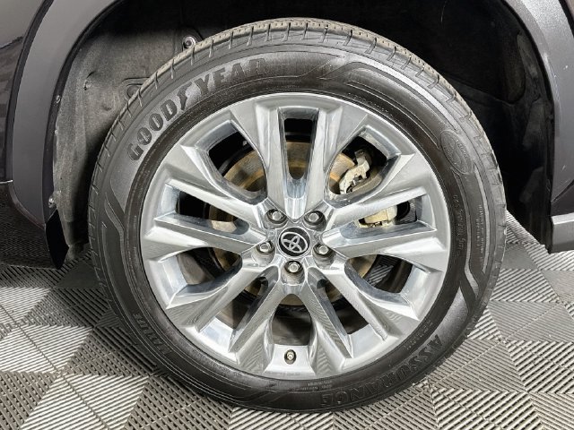 Used 2022 Toyota Highlander Limited FWD image 38